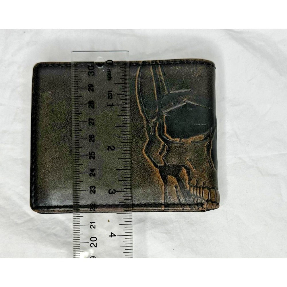 House of Jack Co. Skull Bifold Wallet for Men with 4.25″ L × 3.5″ H - Picture 4 of 9